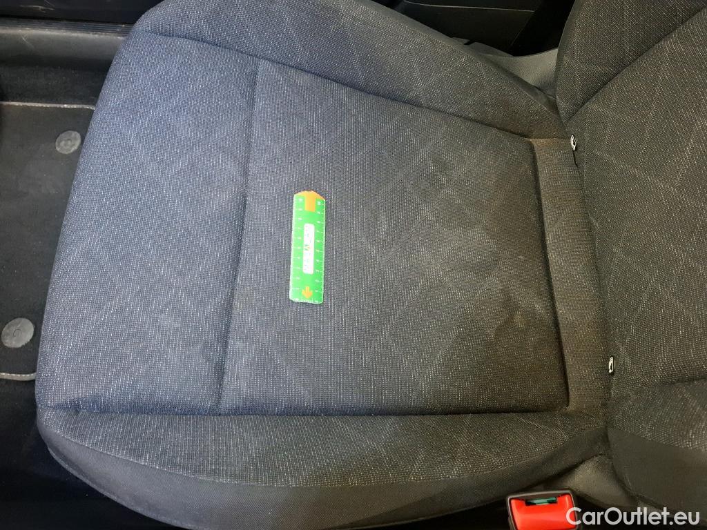  Volkswagen  Golf  VOLKSWAGEN / 2020 / 5P / Berline 2.0 TDI SCR 115 DSG7 Life Busi #18