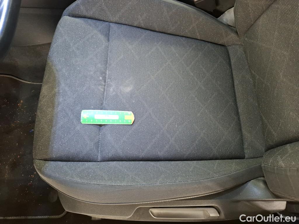  Volkswagen  Golf  VOLKSWAGEN / 2020 / 5P / Berline 2.0 TDI SCR 115 DSG7 Life Busi #19