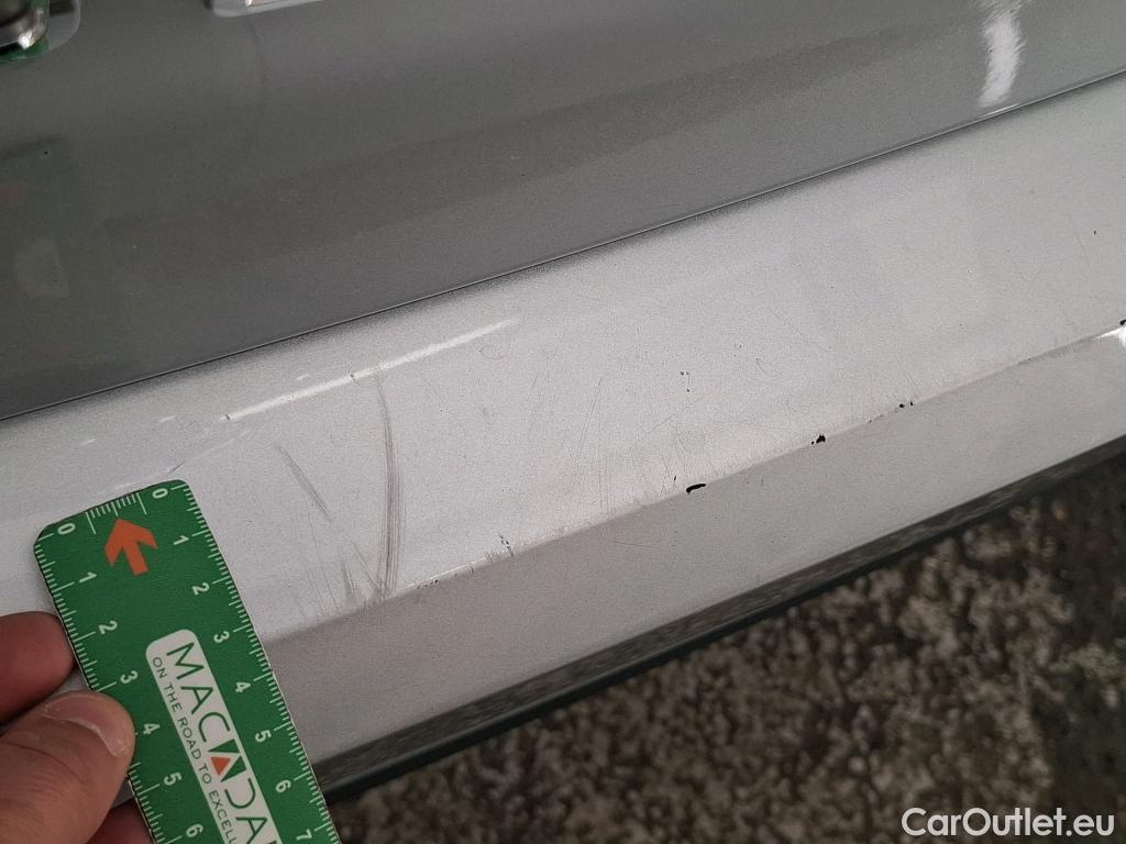 Volkswagen  Golf  VOLKSWAGEN / 2020 / 5P / Berline 2.0 TDI SCR 150 DSG7 Life Busi 1st #17