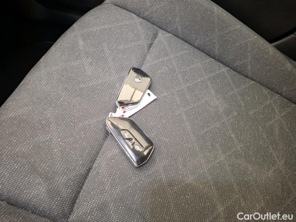 Volkswagen  Golf  VOLKSWAGEN / 2020 / 5P / Berline 2.0 TDI SCR 150 DSG7 Life Busi 1st #12