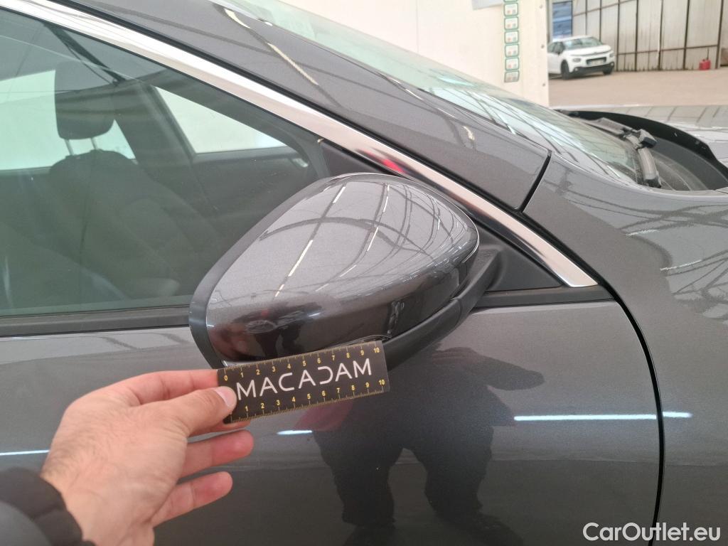 Ford  Kuga FORD  / 2019 / 5P / SUV 2.5 190 hybrid Flexifuel Pshift Titanium #37