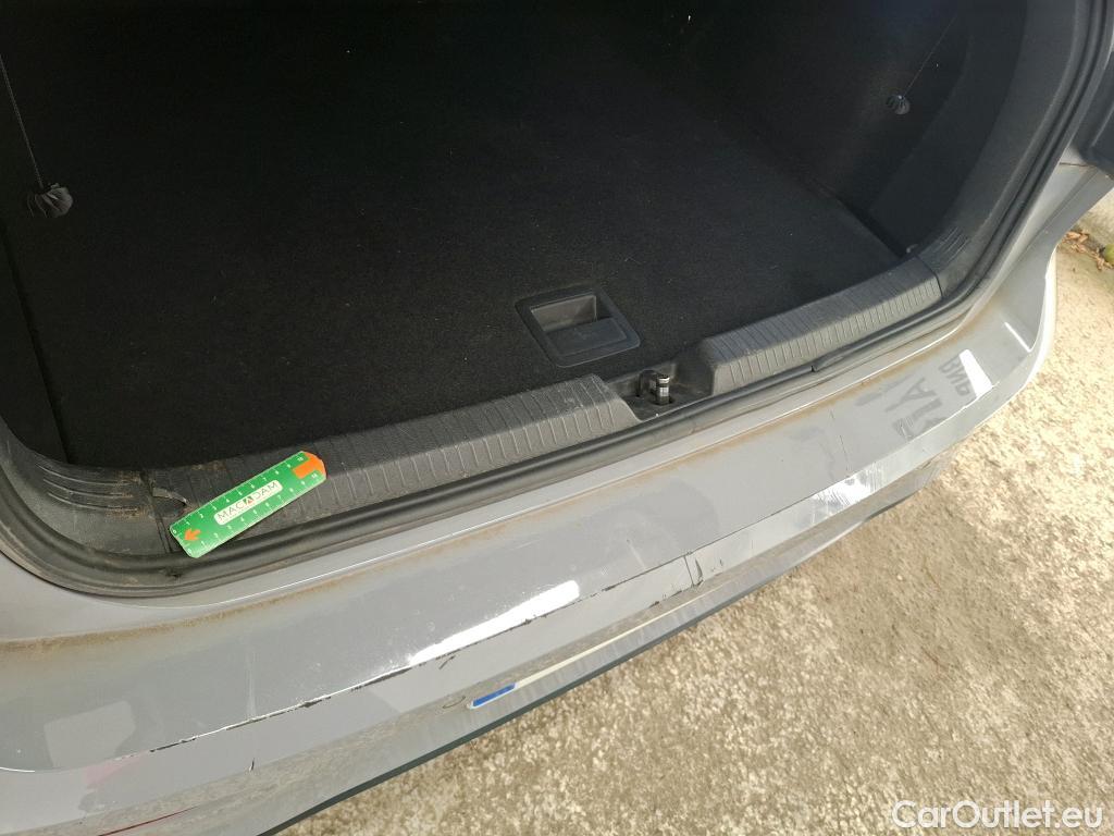  Volkswagen  Golf  VOLKSWAGEN / 2020 / 5P / Berline 2.0 TDI SCR 115 DSG7 Life Busi #16