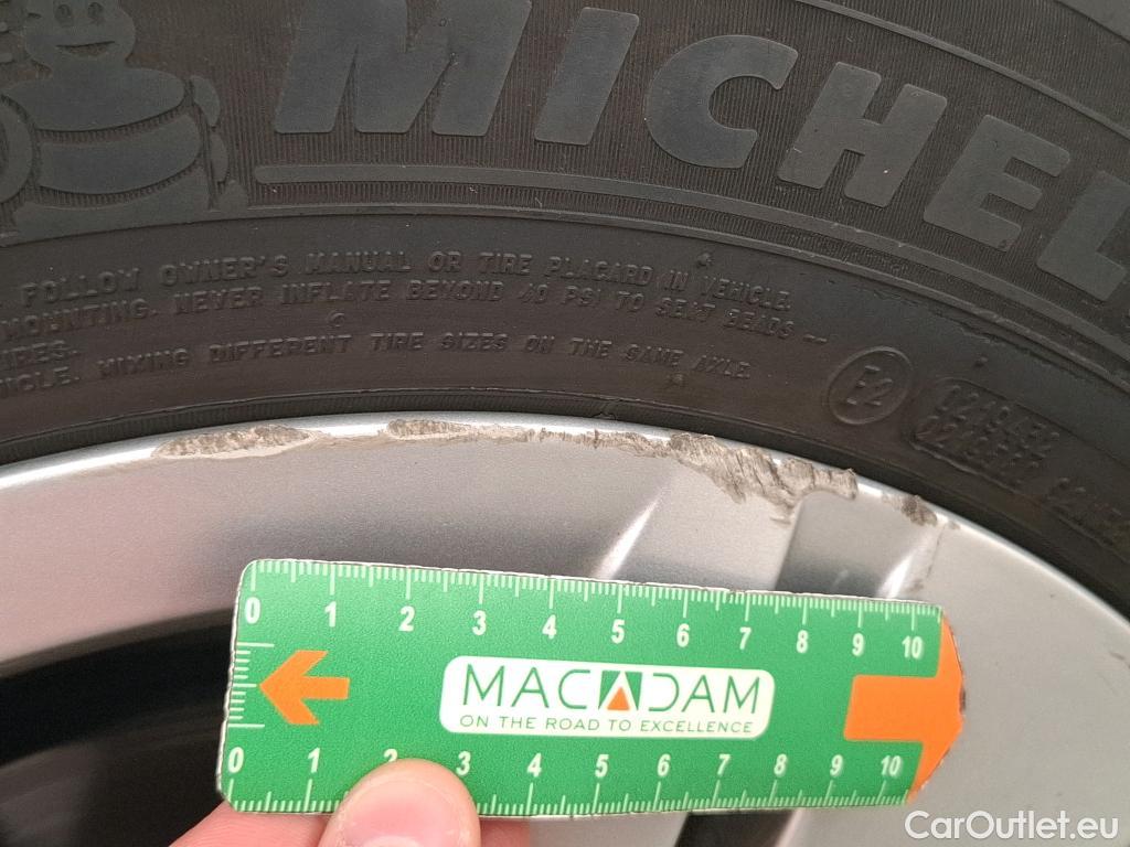 Volkswagen  Golf  VOLKSWAGEN / 2020 / 5P / Berline 2.0 TDI SCR 150 DSG7 Life Busi 1st #4