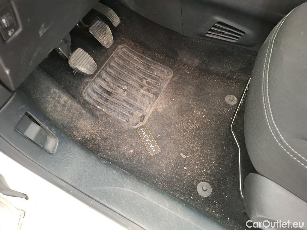  Peugeot  208  Affaire Pack Clim 1.6 HDi 75CV BVM5 E6 #54