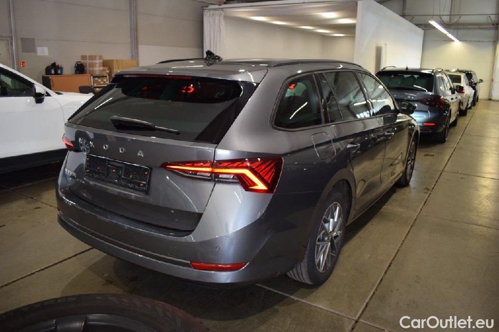 Skoda  Octavia  Combi Tour 2.0 TDI 110KW AT7 E6d #2