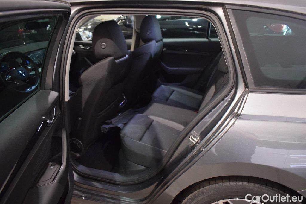 Skoda  Octavia  Combi Tour 2.0 TDI 110KW AT7 E6d #9