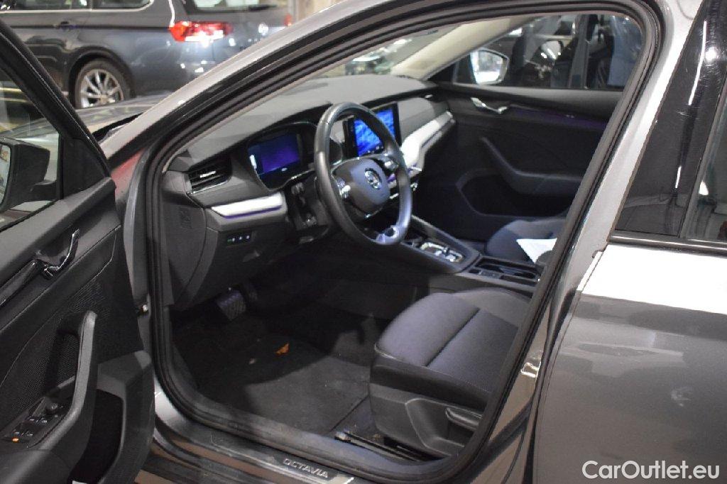Skoda  Octavia  Combi Tour 2.0 TDI 110KW AT7 E6d #4