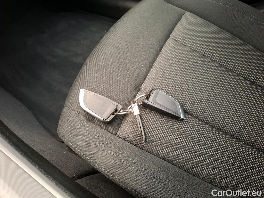 Bmw  Serie 3 BMW Série 3 Berline / 2018 / 4P / Berline 316d 122ch Business Design BVA8 / VO RECONDITIONNE - PHOTOS AVANT RECONDITIONNEMENT #12