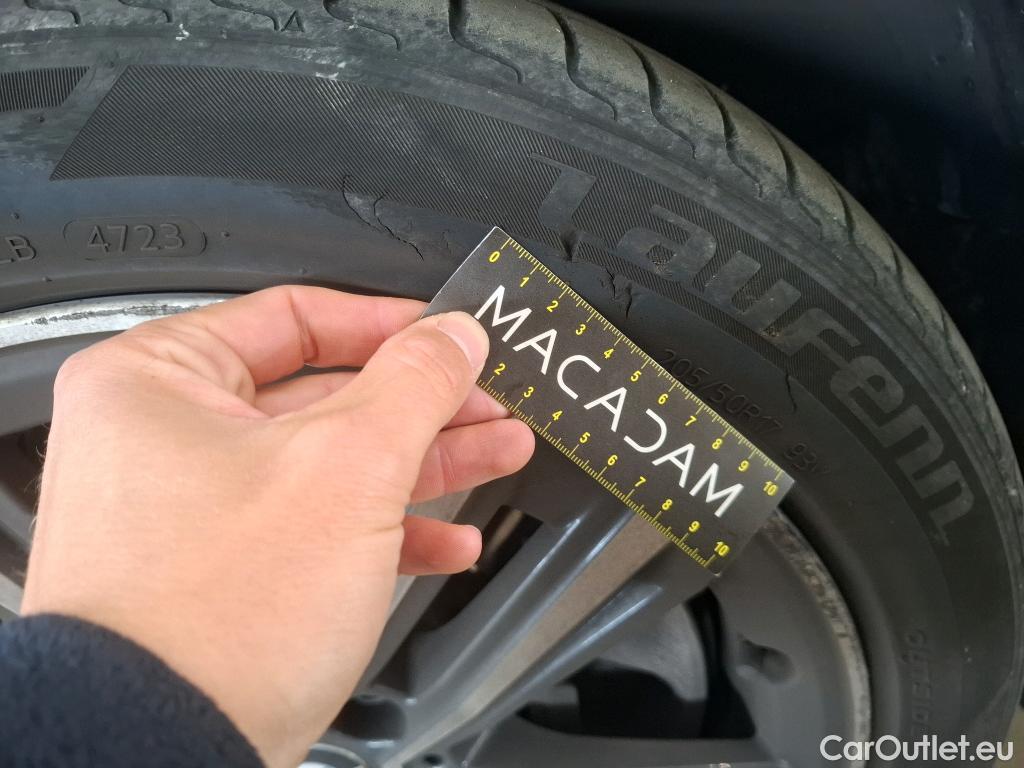 Bmw  Serie 2 BMW Série 2 Gran Coupé / 2019 / 4P / Berline 220D AUTO Business Design #16