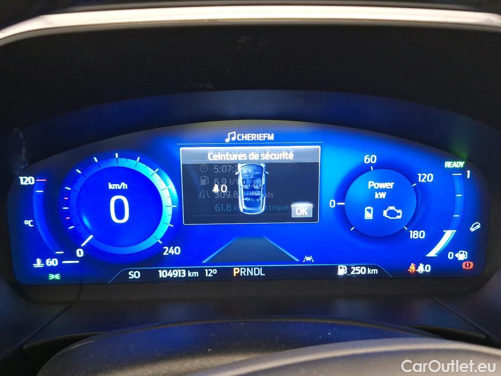 Ford  Kuga FORD  / 2019 / 5P / SUV 2.5 190 hybrid Flexifuel Pshift Titanium #6