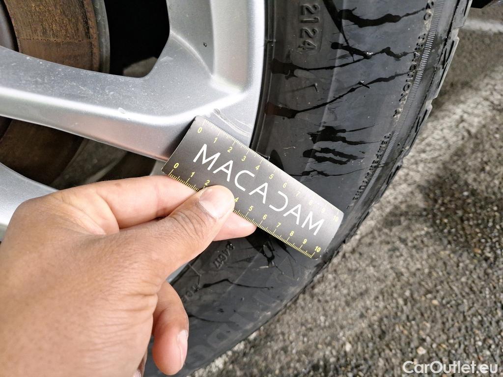 Ford  Kuga FORD  / 2019 / 5P / SUV 2.5 190 hybrid Flexifuel Pshift Titanium #39