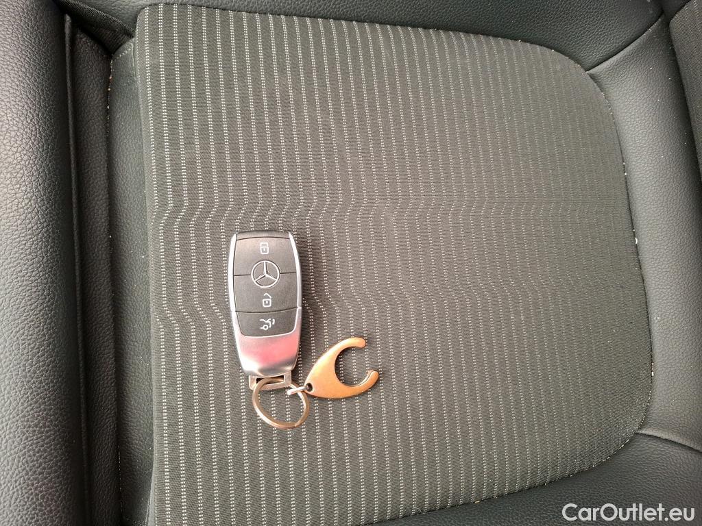 Mercedes  CLA-Klasse MERCEDES-BENZ CLA Shooting Brake / 2019 / 5P / Break CLA 200 d Business Line BA8 #12