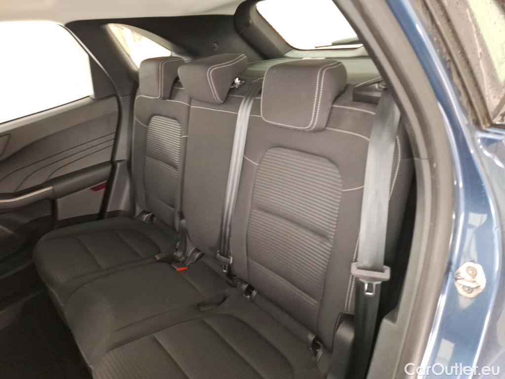 Ford  Kuga FORD  / 2019 / 5P / SUV 2.5 190 hybrid Flexifuel Pshift Titanium #9