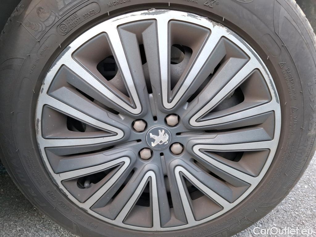  Peugeot  2008 PEUGEOT  / 2016 / 5P / Crossover Puretech 82 S&S €6.c ACTIVE #7