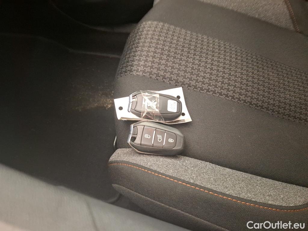 Peugeot  3008  Active Pack 1.5 HDi 130CV BVA8 E6d #12