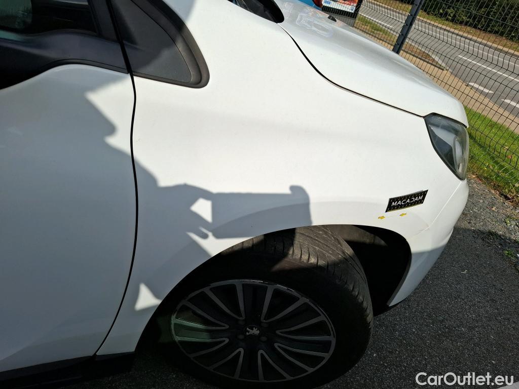  Peugeot  2008 PEUGEOT  / 2016 / 5P / Crossover Puretech 82 S&S €6.c ACTIVE #24