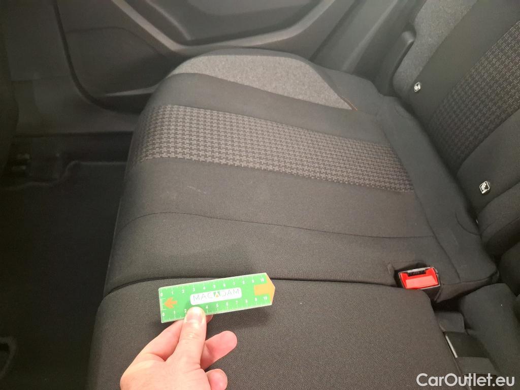 Peugeot  3008  Active Pack 1.5 HDi 130CV BVA8 E6d #19