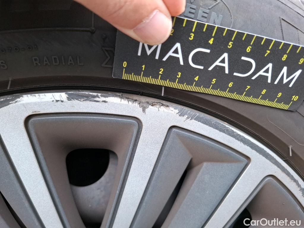  Peugeot  2008 PEUGEOT  / 2016 / 5P / Crossover Puretech 82 S&S €6.c ACTIVE #8