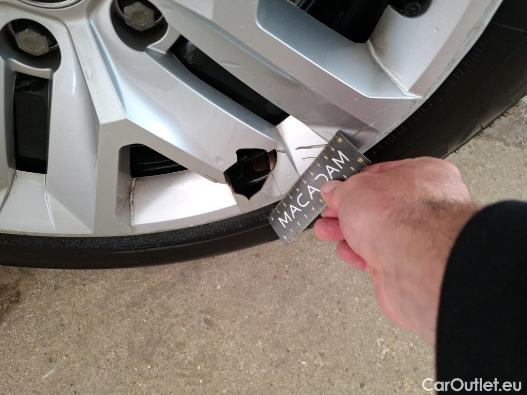 Renault  Captur  II Business 1.6 E-TECH Hybrid 145CV BVA6 E6d #8