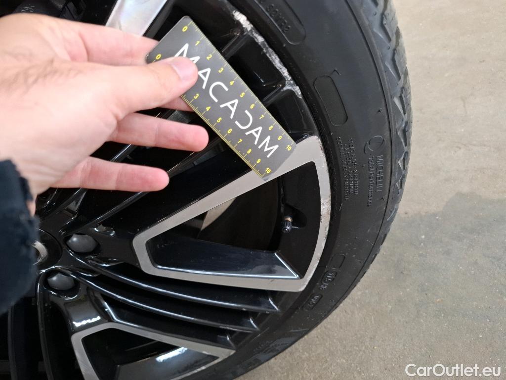  Volvo  XC 40 VOLVO XC40 / 2022 / 5P / SUV Recharge T5 262 DCT7 Ultimate #26