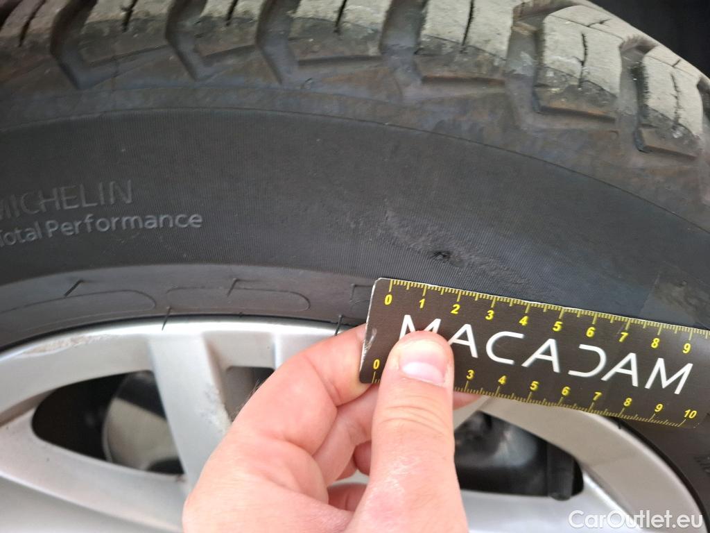  Volkswagen  Golf  VOLKSWAGEN / 2020 / 5P / Berline 2.0 TDI SCR 115 DSG7 Life Busi 1st #7