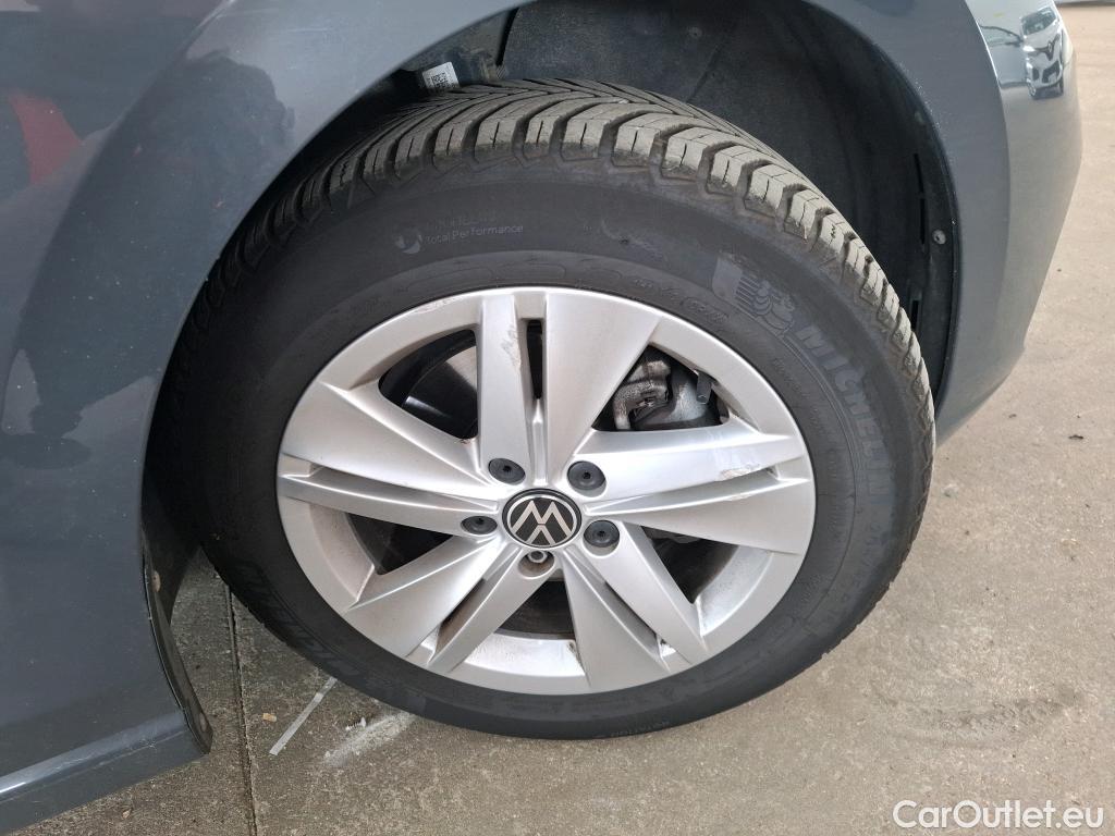  Volkswagen  Golf  VOLKSWAGEN / 2020 / 5P / Berline 2.0 TDI SCR 115 DSG7 Life Busi 1st #5