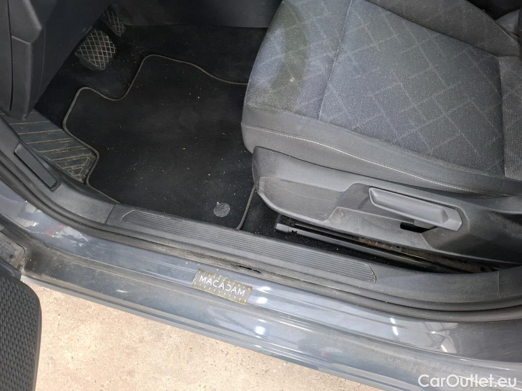  Volkswagen  Golf  VOLKSWAGEN / 2020 / 5P / Berline 2.0 TDI SCR 115 DSG7 Life Busi 1st #8