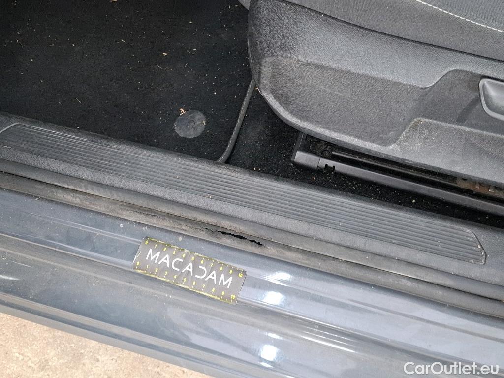  Volkswagen  Golf  VOLKSWAGEN / 2020 / 5P / Berline 2.0 TDI SCR 115 DSG7 Life Busi 1st #9