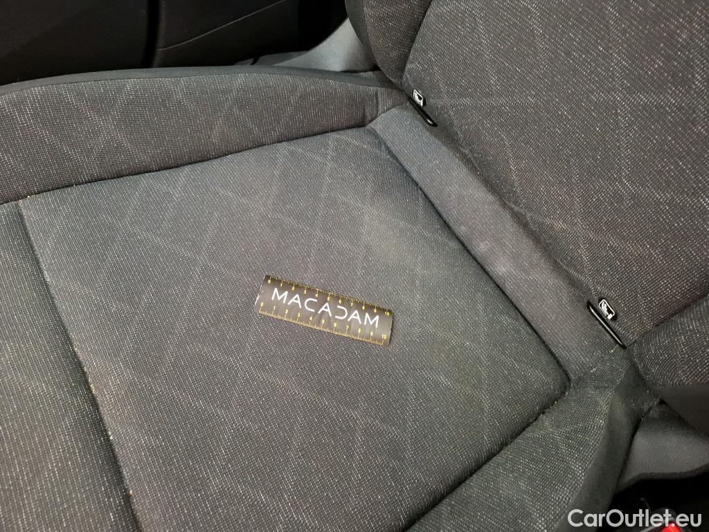  Volkswagen  Golf  VOLKSWAGEN / 2020 / 5P / Berline 2.0 TDI SCR 115 DSG7 Life Busi 1st #28