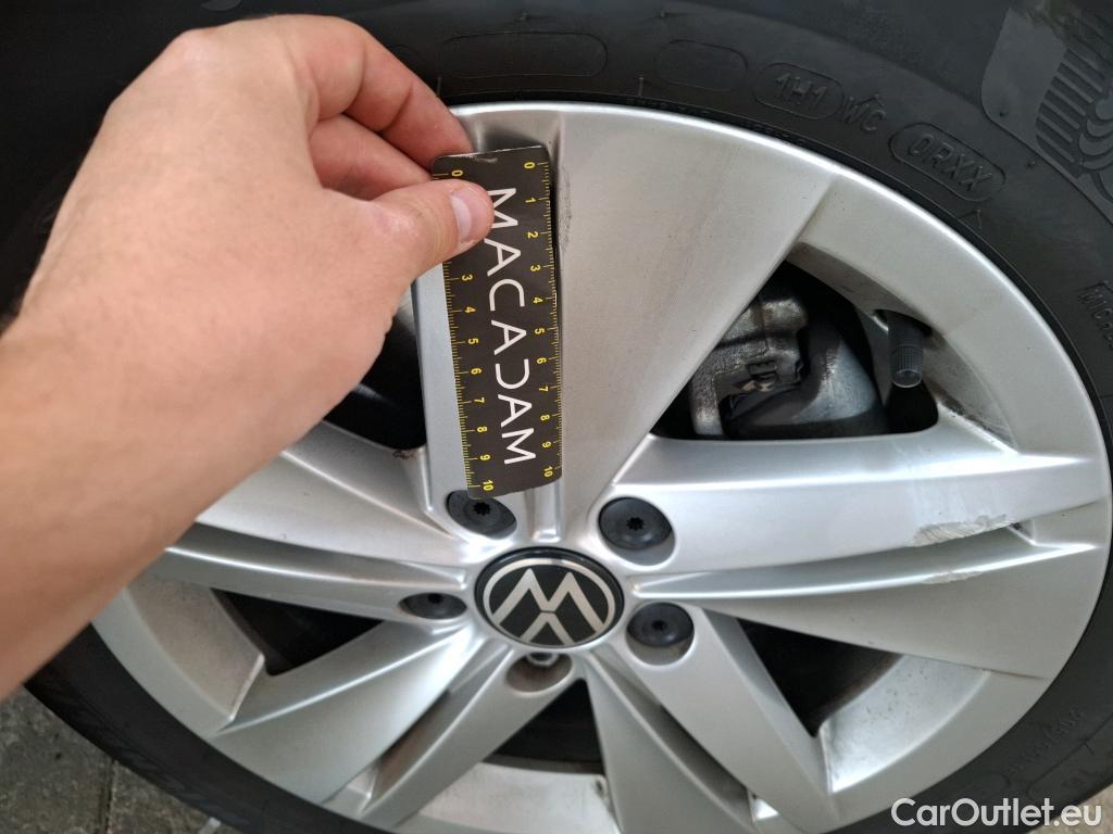  Volkswagen  Golf  VOLKSWAGEN / 2020 / 5P / Berline 2.0 TDI SCR 115 DSG7 Life Busi 1st #15