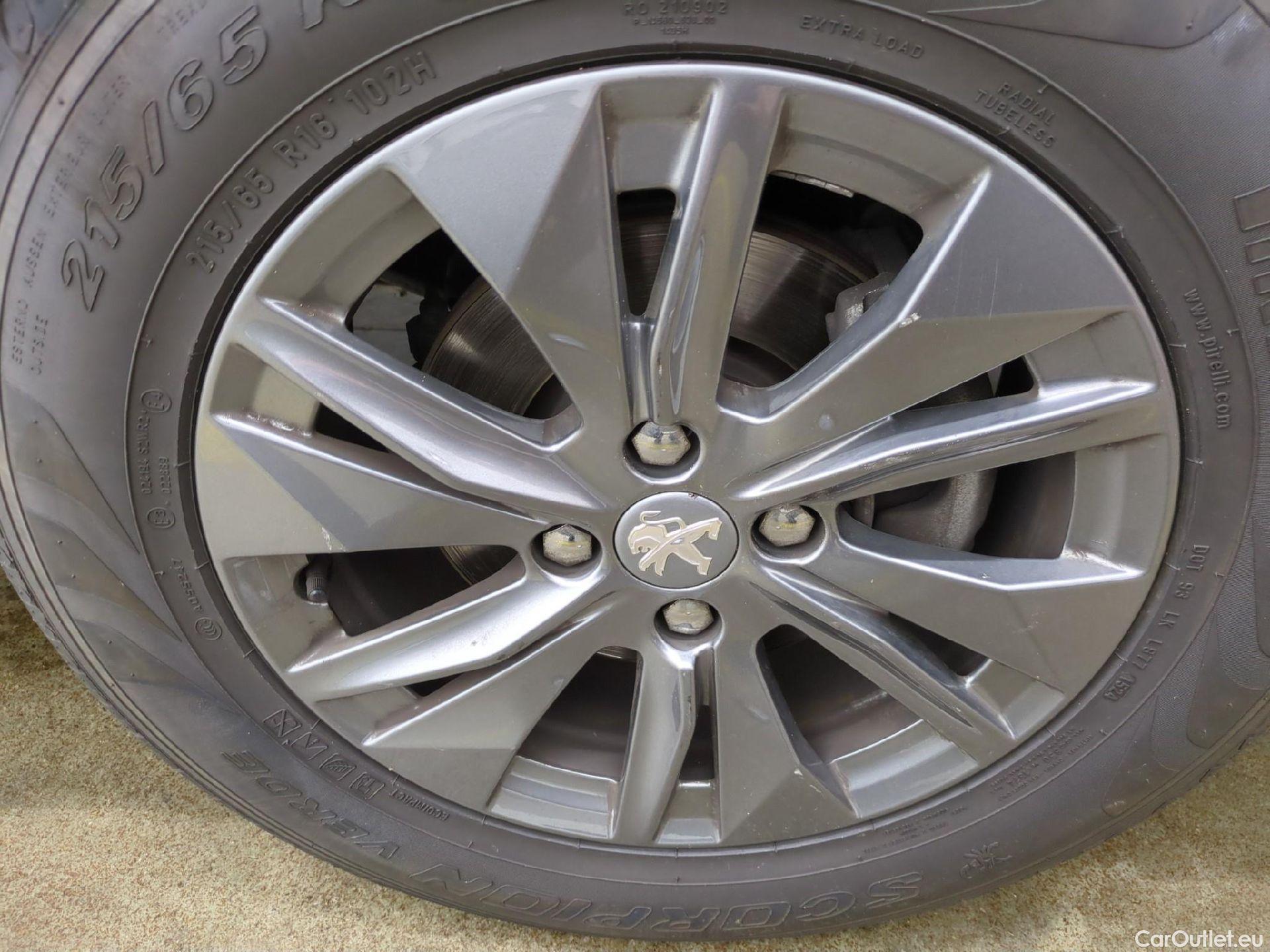  Peugeot  2008  Active Pack 1.2 PureTech 130CV BVA8 E6d #10