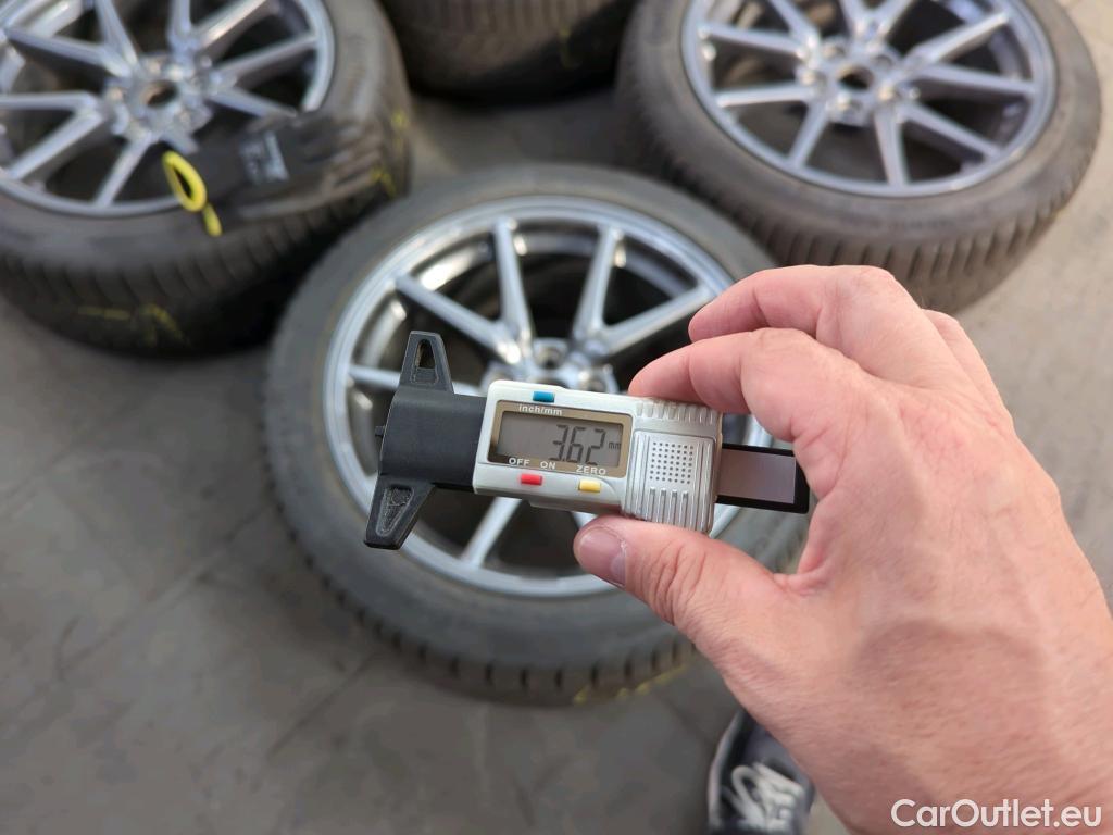 Tesla  Model 3 TESLA  Langstreckenbatt. Allradantrieb Dual Motor 4d 366kW #27