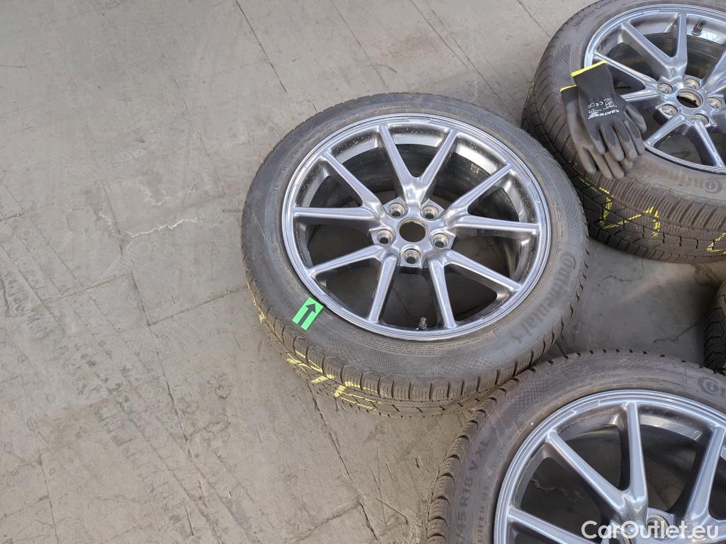 Tesla  Model 3 TESLA  Langstreckenbatt. Allradantrieb Dual Motor 4d 366kW #35