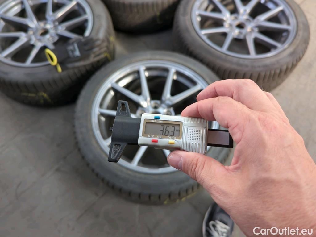 Tesla  Model 3 TESLA  Langstreckenbatt. Allradantrieb Dual Motor 4d 366kW #26