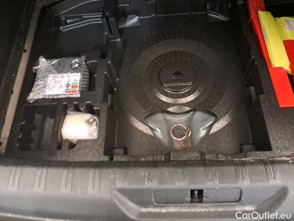 Peugeot  308 Active Pack 1.2 PureTech S&S 110pk/cv 5p Manual Petrol  9 #17