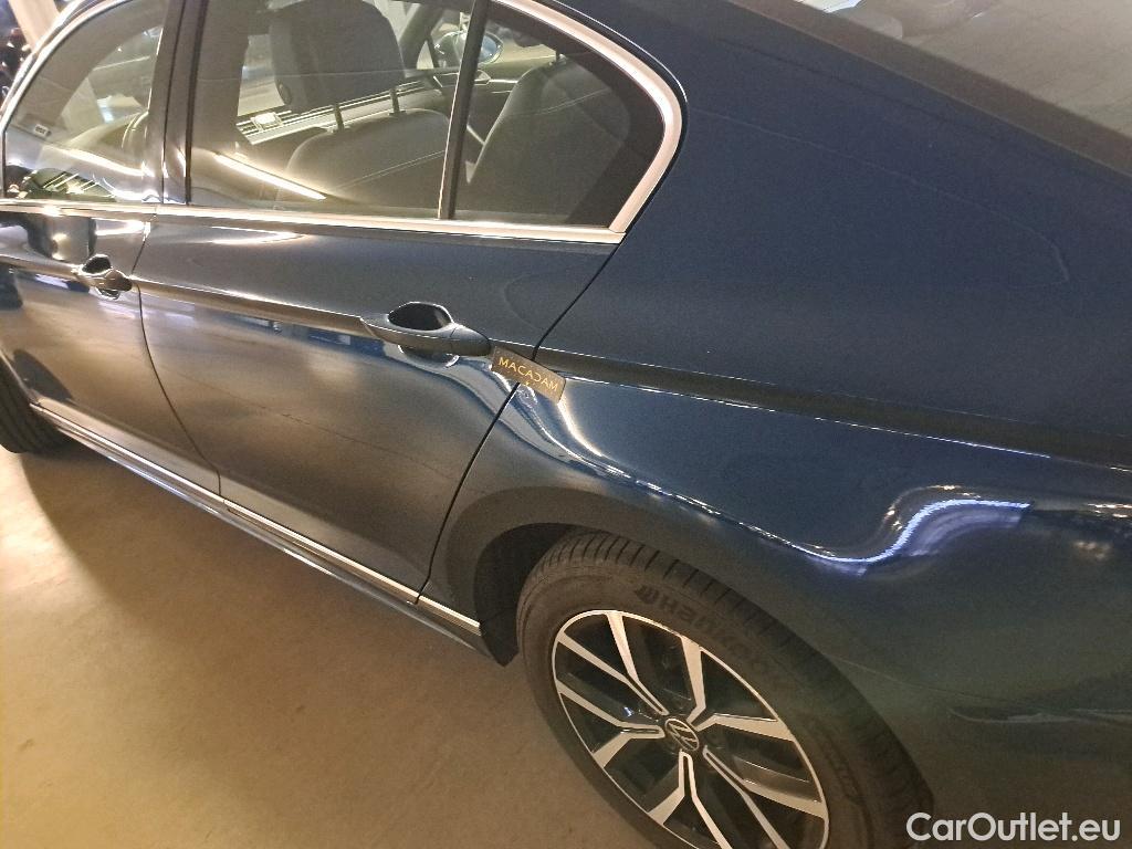 Volkswagen  Passat Berline Elegance Business 2.0TDi 122pk/cv 4p DSG7 Automatic Diesel  3 #29