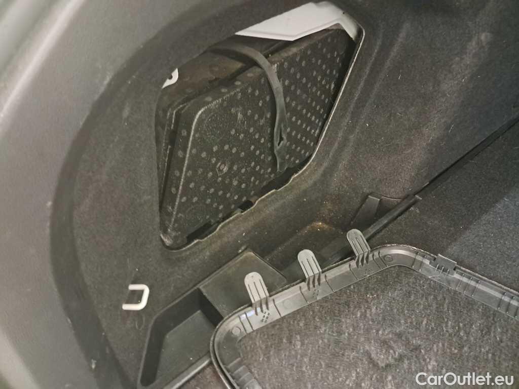 Volkswagen  Golf  VIII Variant Life 2.0TDi 115pk/cv 5p Manual Diesel  6 #17