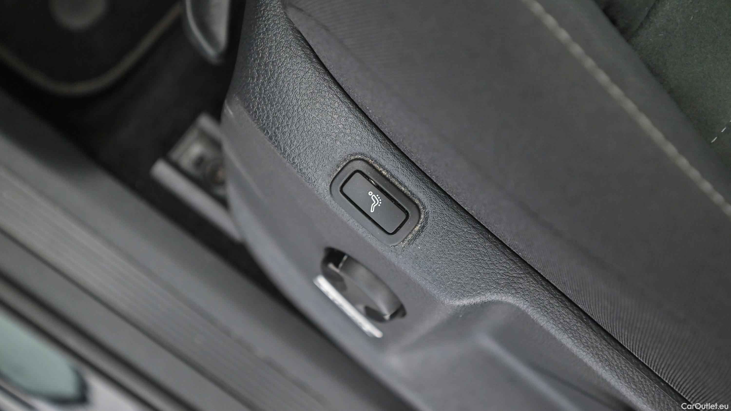 Volkswagen  Touran 2,0 SCR TDI Sky Automatic Diesel  6 #27