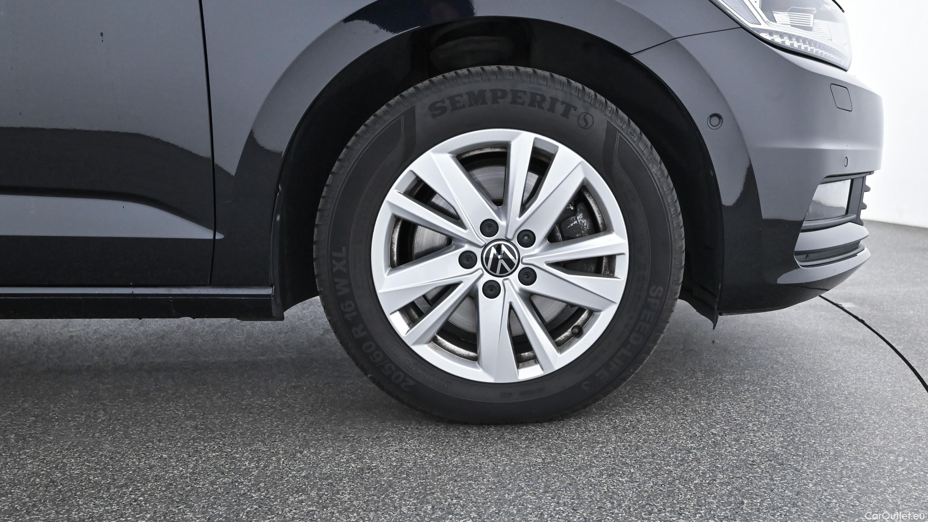 Volkswagen  Touran 2,0 SCR TDI Sky Automatic Diesel  6 #37