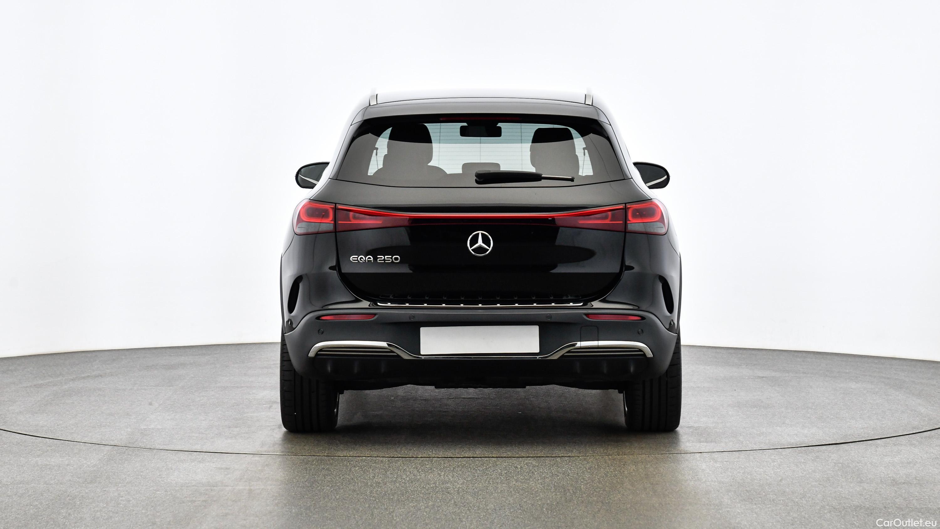 Mercedes  EQA 250 66,5kWh Aut AMG líne Automatic Electric  13 #8