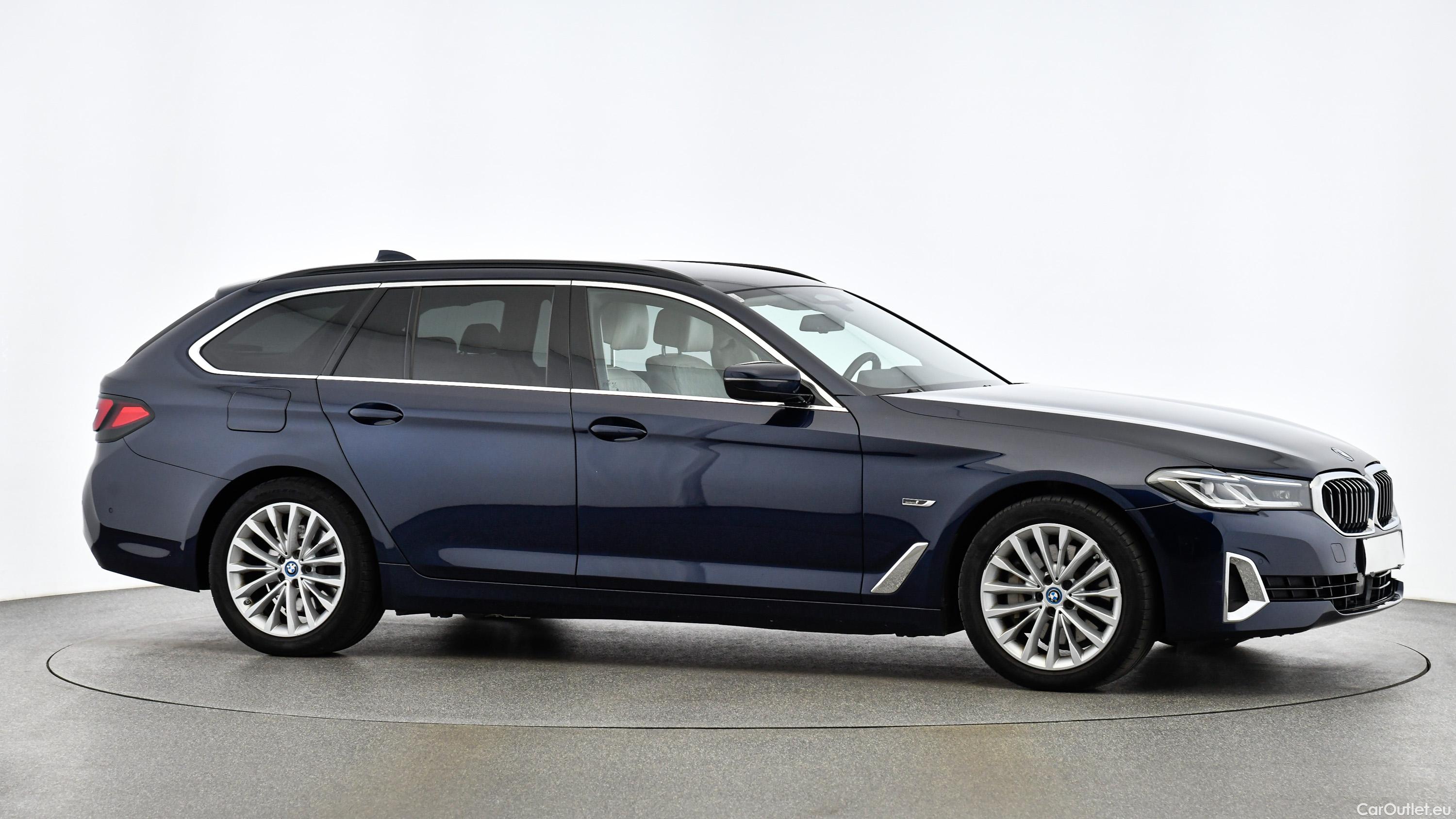 Bmw  Serie 5 xDrive Touring Aut. (G31) Luxury Line Automatic Petrol/Electric  26 #13
