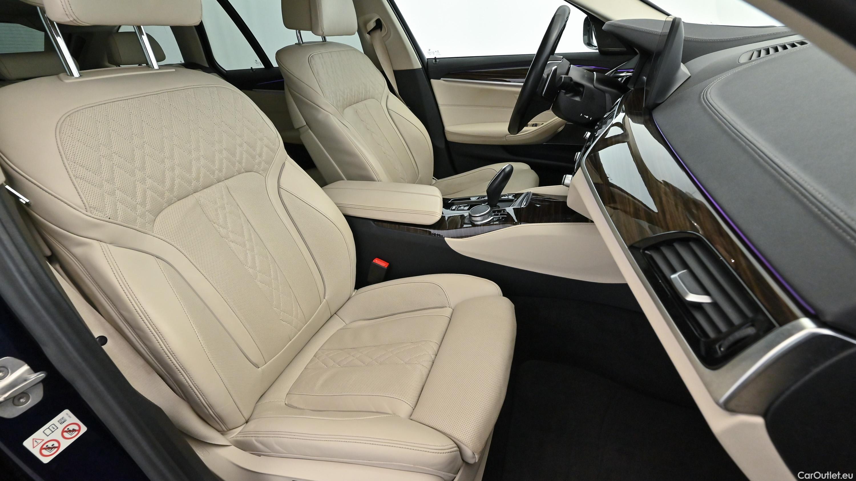 Bmw  Serie 5 xDrive Touring Aut. (G31) Luxury Line Automatic Petrol/Electric  26 #32