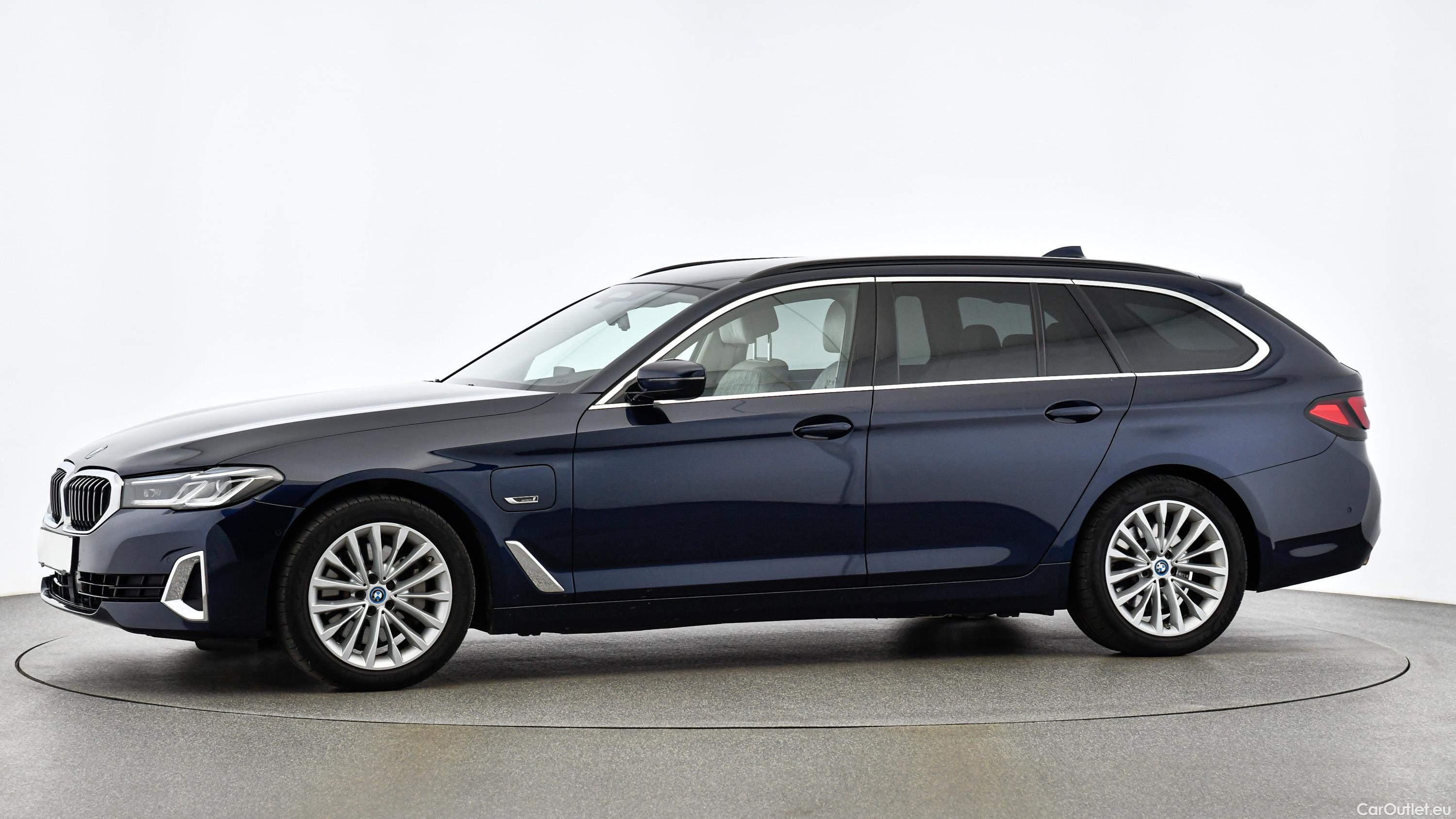 Bmw  Serie 5 xDrive Touring Aut. (G31) Luxury Line Automatic Petrol/Electric  26 #3