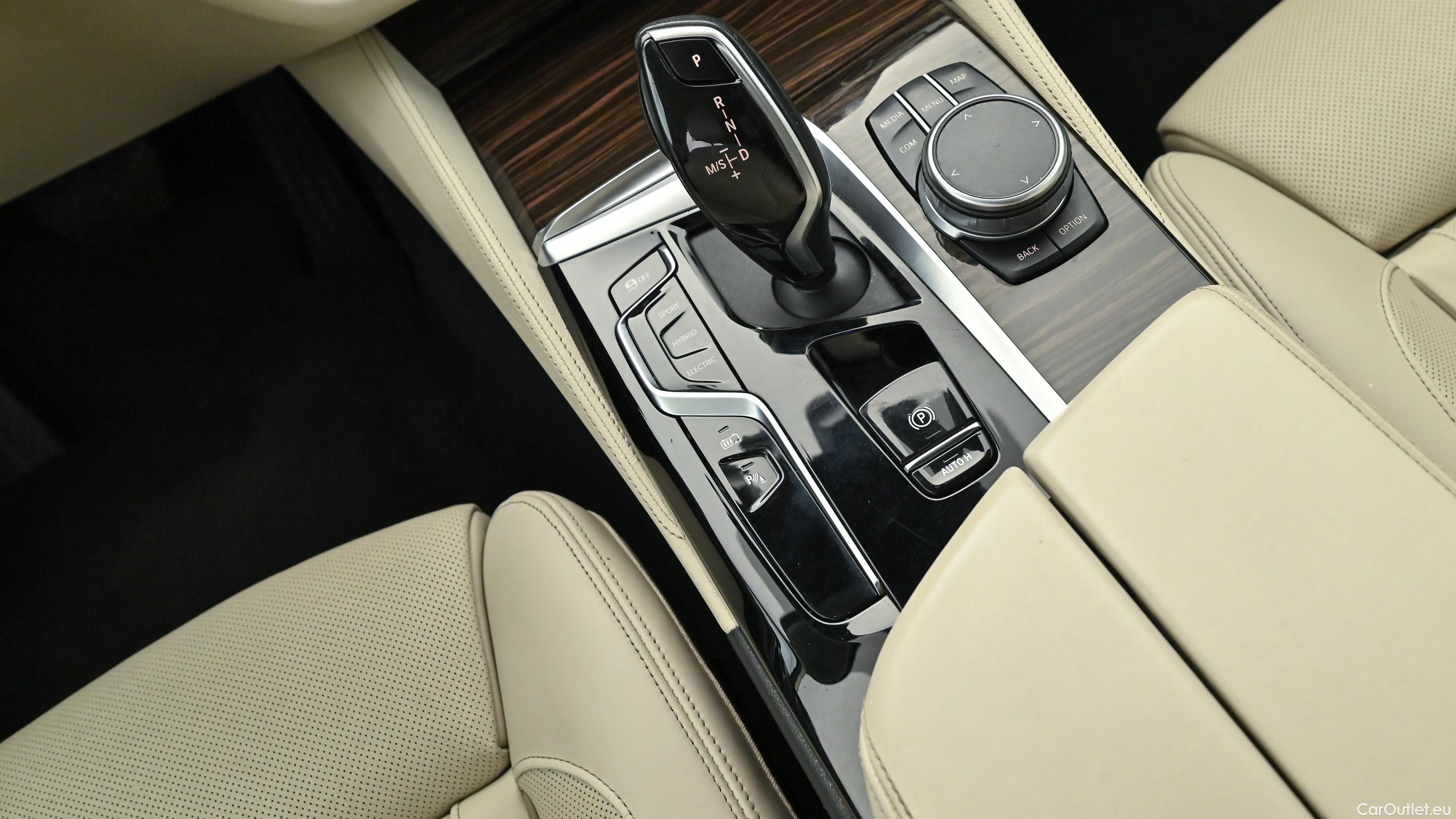 Bmw  Serie 5 xDrive Touring Aut. (G31) Luxury Line Automatic Petrol/Electric  26 #24