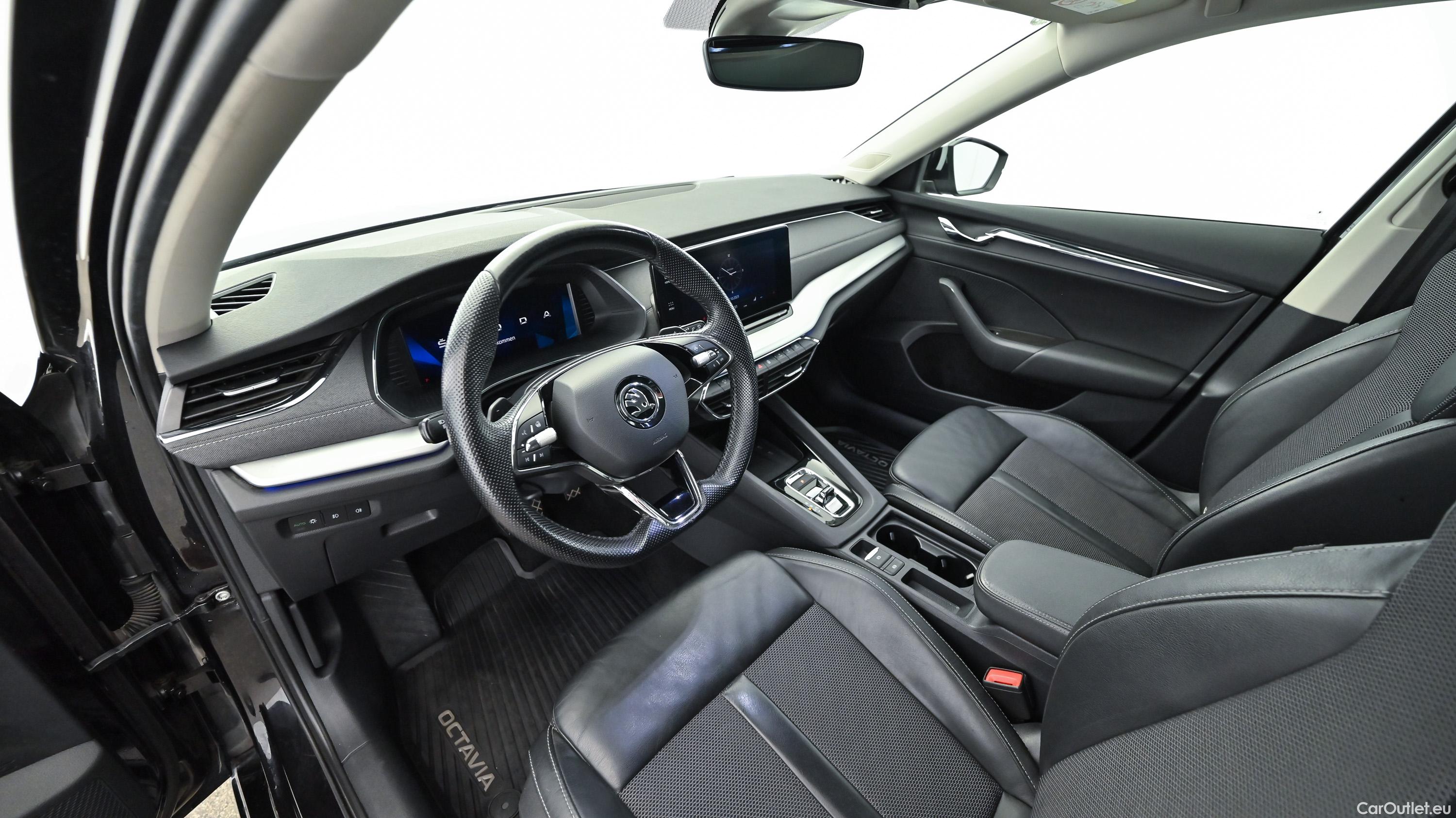 Skoda  Octavia Combi 2,0 TDI Automatic Diesel  33 #25