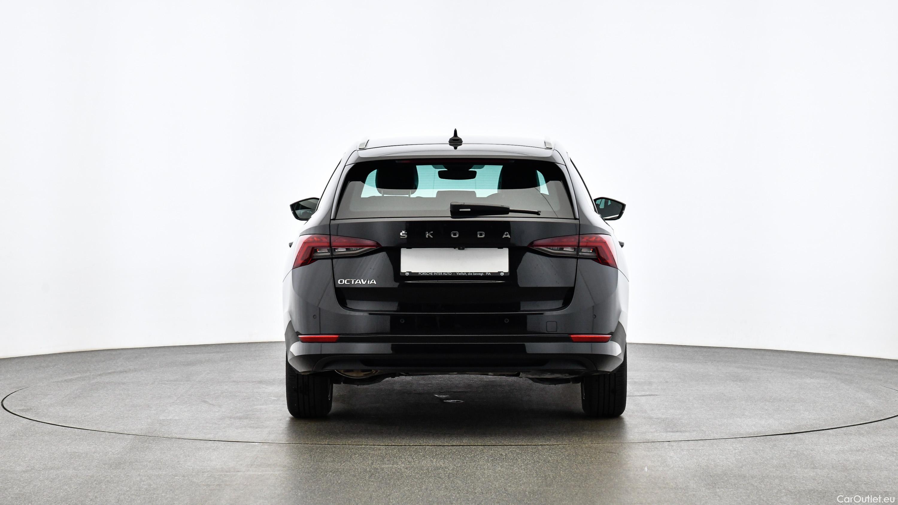 Skoda  Octavia Combi 2,0 TDI Automatic Diesel  33 #8