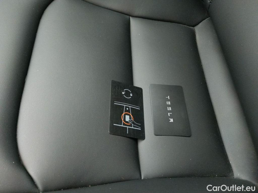 Tesla  Model Y TESLA  72.5 kWh Dual Motor Long Range (324 kW) 5d #4