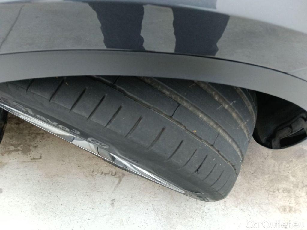 Tesla  Model Y TESLA  72.5 kWh Dual Motor Long Range (324 kW) 5d #19