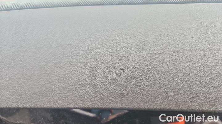 Volkswagen  Golf  2.0 TDI SCR 85kW DSG Life #32