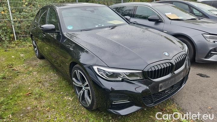 Bmw  Serie 3 330e M Sport Automatik #2